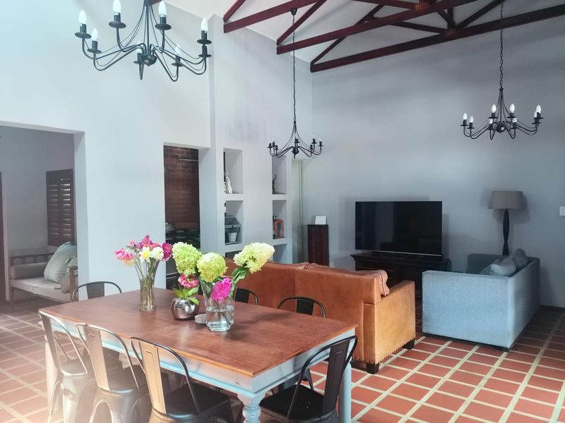 4 bedroom home, simplex, in La Coma Lifestyle Estate, with solar system! - Photo 2