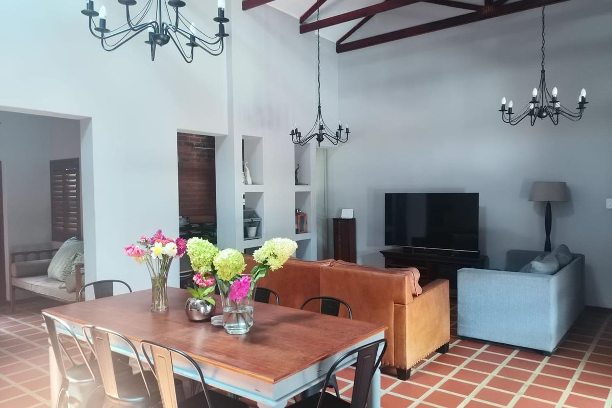 4 bedroom home, simplex, in La Coma Lifestyle Estate, with solar system! - Photo 2