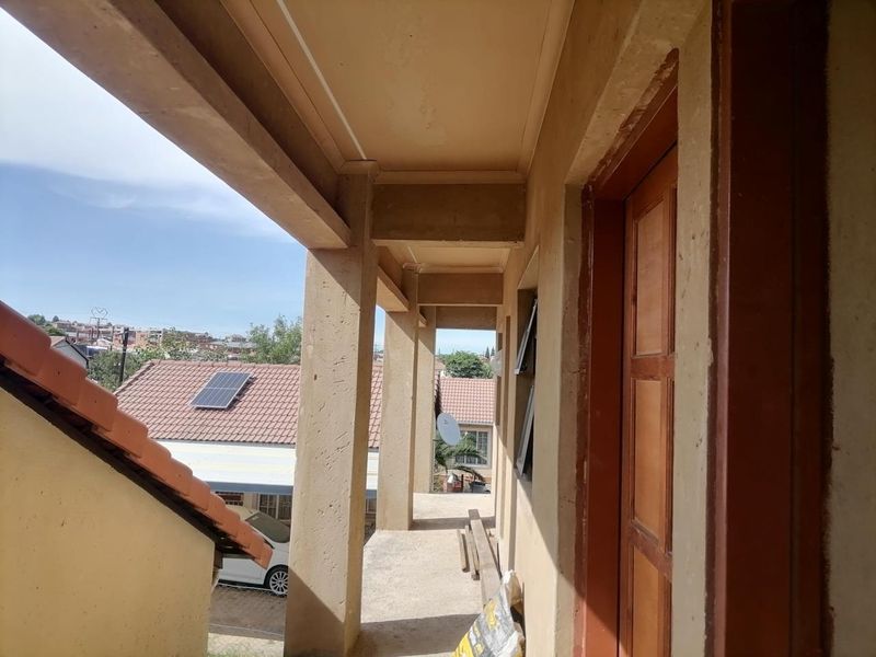 8 Bedroom House for Sale in Cosmo City - Photo 4