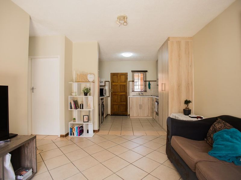 2 Bedroom Townhouse with a Private Garden - Photo 8