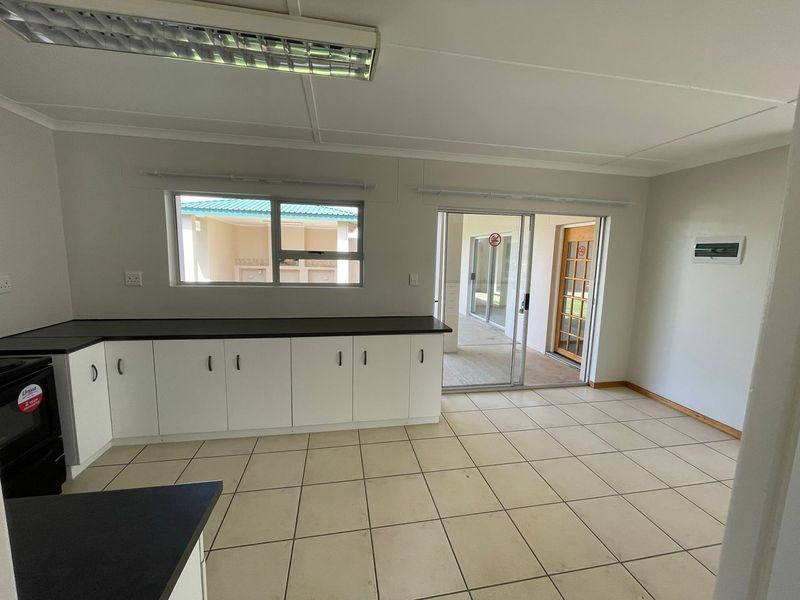 Turnkey Opportunity: Six En-Suite Bachelor Flats with Braai & Communal Area's - Photo 7