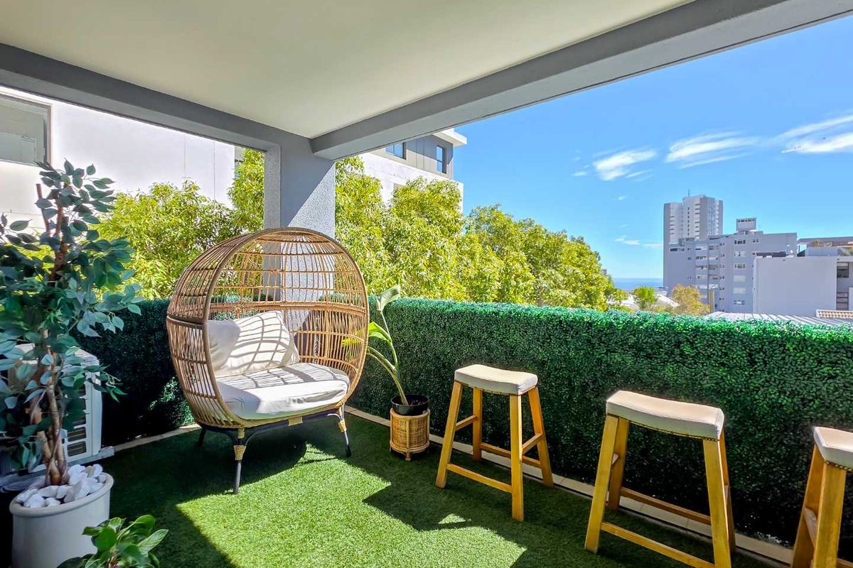 Beautifully designed and curated home in the heart of Fresnaye - Photo 2