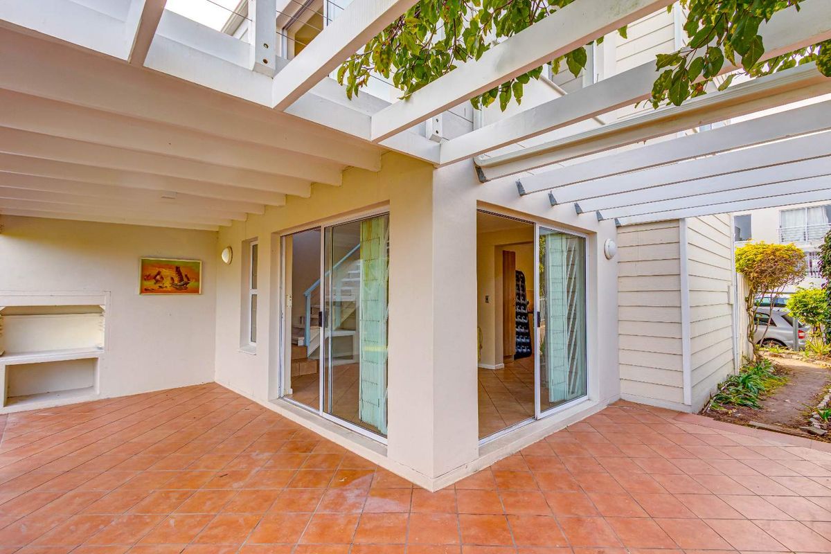 Charming two bedroom Townhouse with lagoon views in secure Knysna Estate - Photo 4