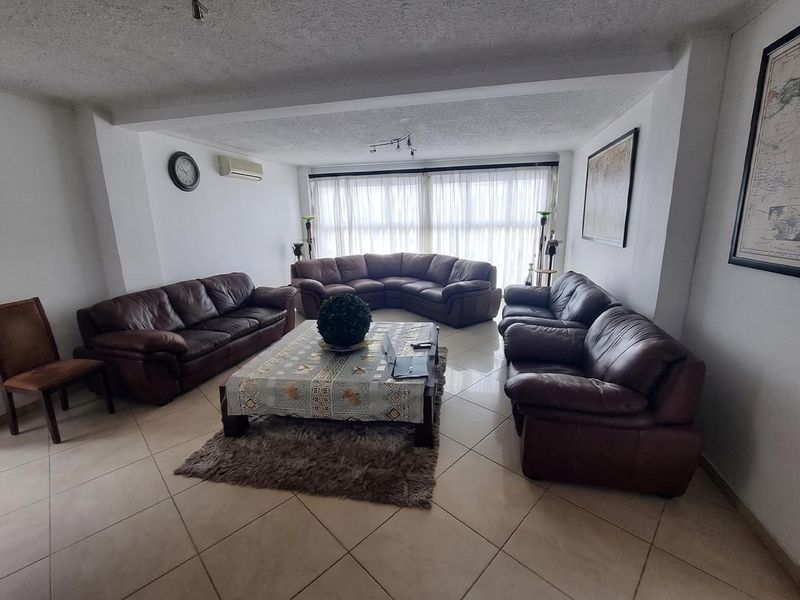 For Sale Olympia Family Home - Photo 3
