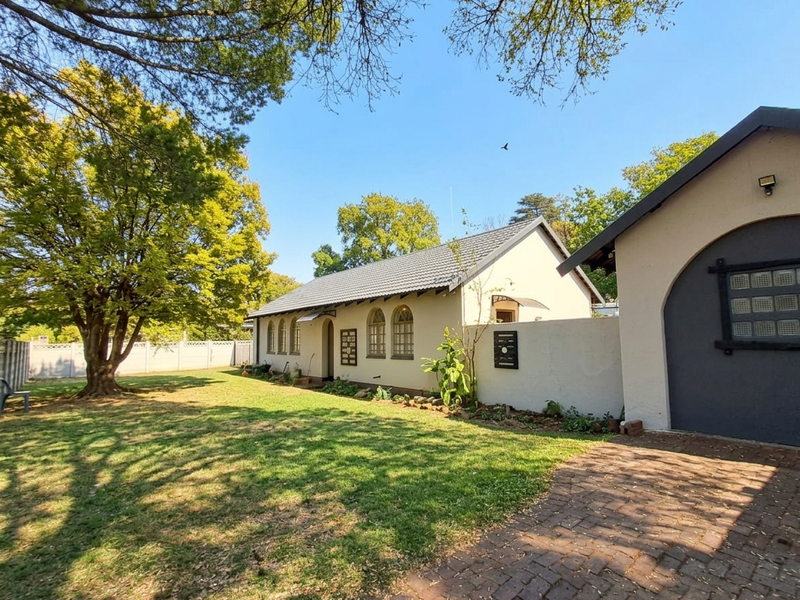 Energy-Efficient Property with Income-Generating Flat - Exceptional Investment Opportunity - Photo 1