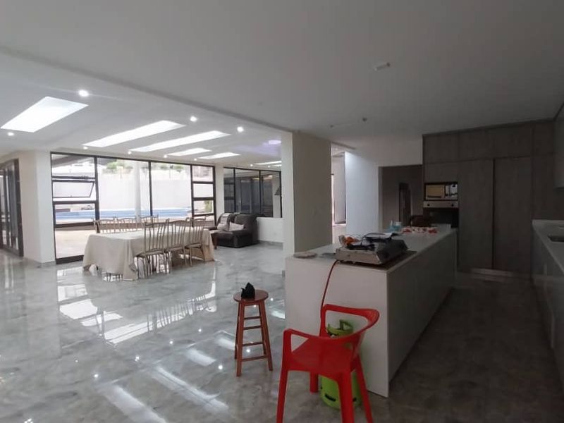 Elevate your lifestyle! Where modern design meets breathtaking views. - Photo 6