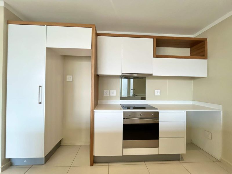 Own a Stylish 2-Bedroom Apartment in Prestigious Masingita Towers - Photo 6