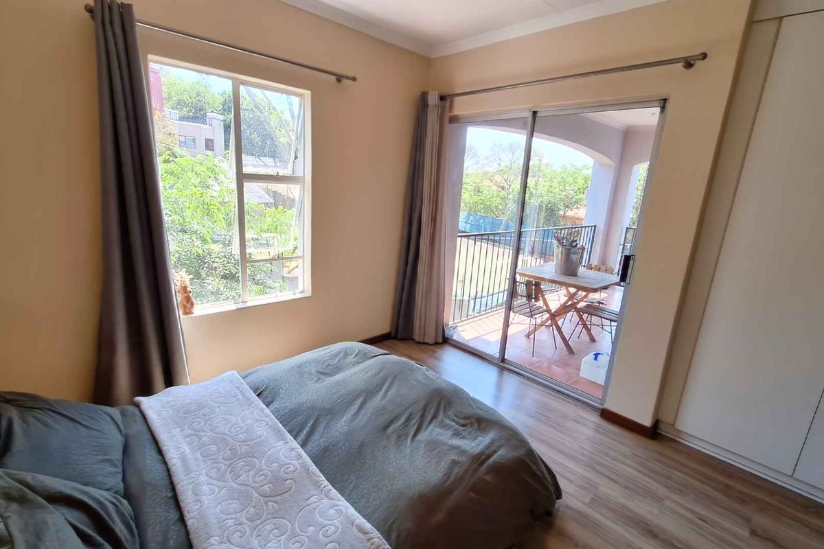 Lovely 2 Bedroom Apartment in Northcliff - Photo 4