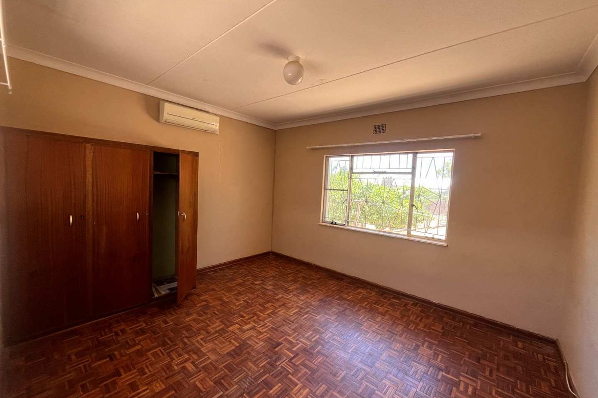 4 Bedroom House for Sale in Keimoes - BARGAIN! - Photo 4