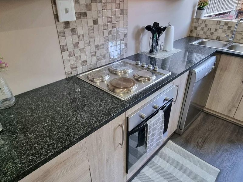 EXQUISITE RENOVATED UNIT! - Photo 8