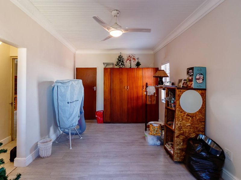 Elegant Family Estate with Pool, Indoor Braai & Off-Grid Living in Kirkwood - Photo 10