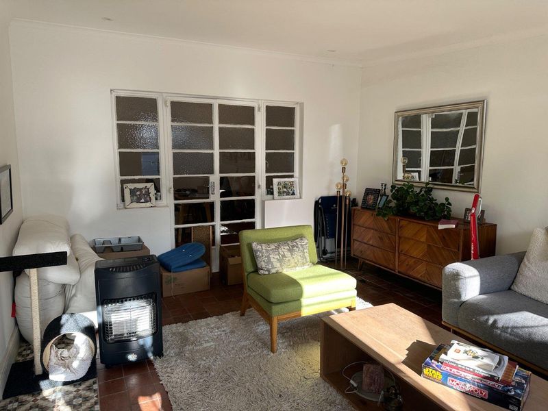 Secure 3 Bedroom Home In The Heart of Vredehoek - Photo 4