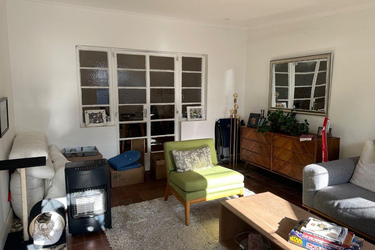 Secure 3 Bedroom Home In The Heart of Vredehoek - Photo 4