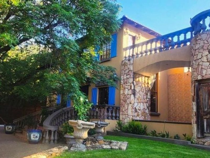 6 luxurious Bedrooms property for sale - Photo 2