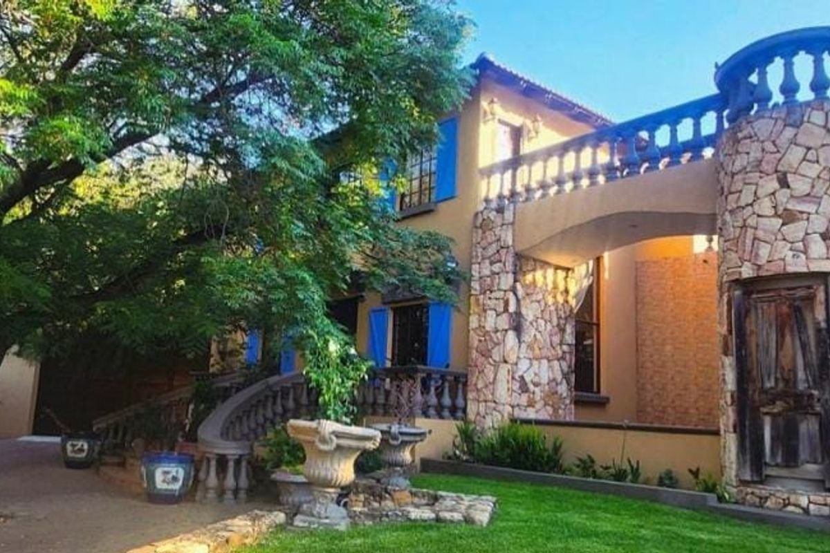 6 luxurious Bedrooms property for sale - Photo 2