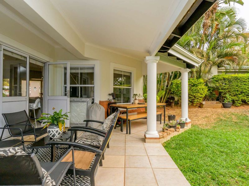 NEW ON MARKET. STUNNING 3 BED 2 BATH  HOME WITH LOFT EN SUITE - Photo 3