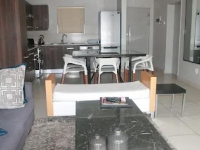 Immaculate fully furnished 2 Bedroom Garden apartment - Photo 5