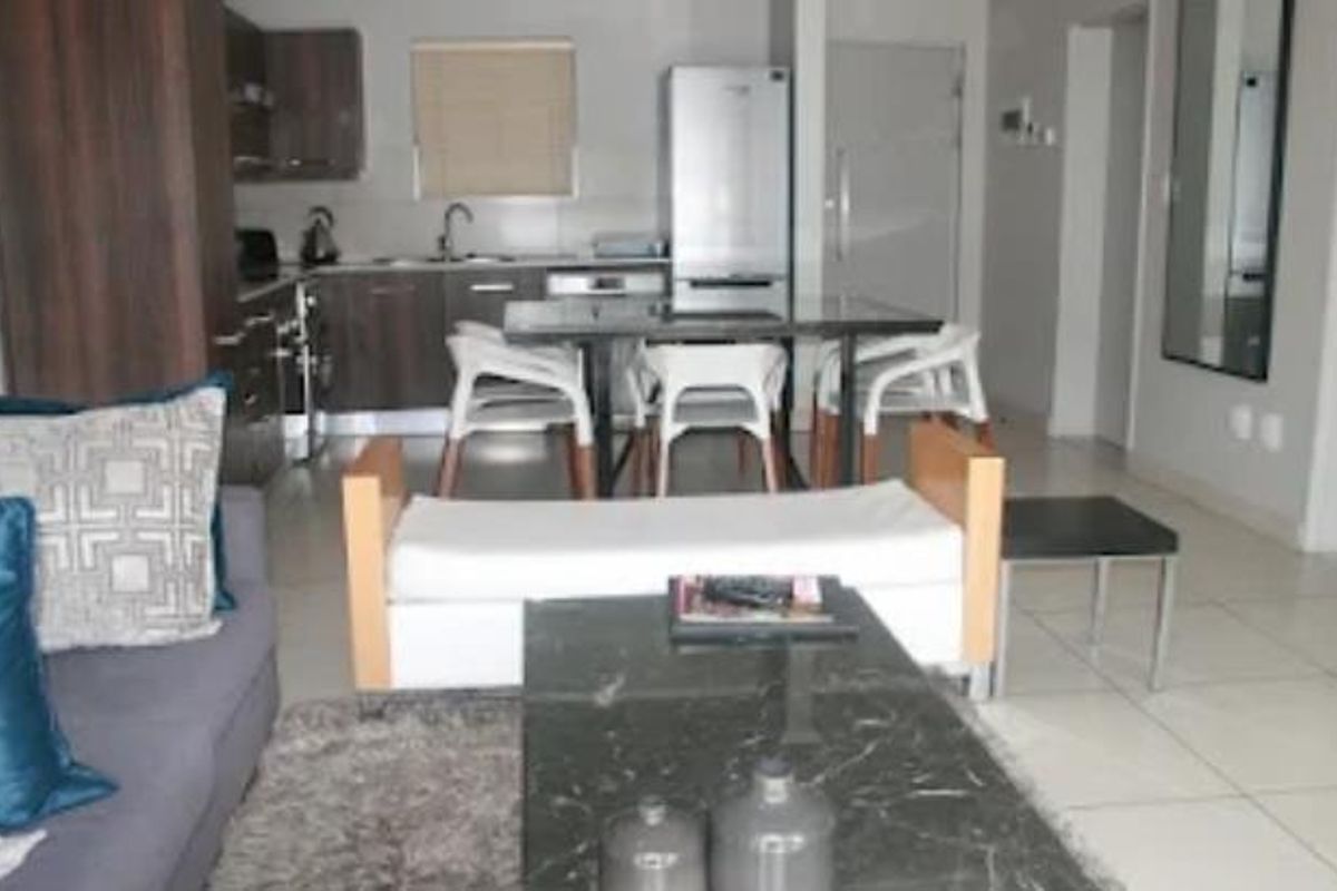 Immaculate fully furnished 2 Bedroom Garden apartment - Photo 5