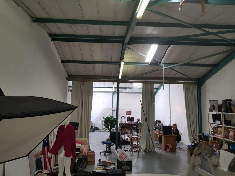 Light Industrial Warehouse with Offices in Constantiaberg Business Park - Photo 3