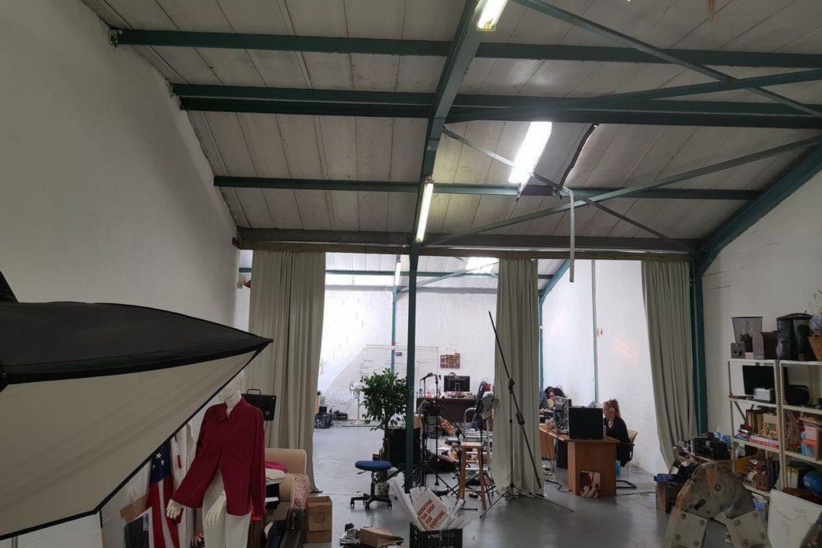 Light Industrial Warehouse with Offices in Constantiaberg Business Park - Photo 3