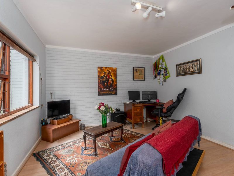 Pretty as a picture and neat as a pin, this brand new release is going to be your win! - Photo 2