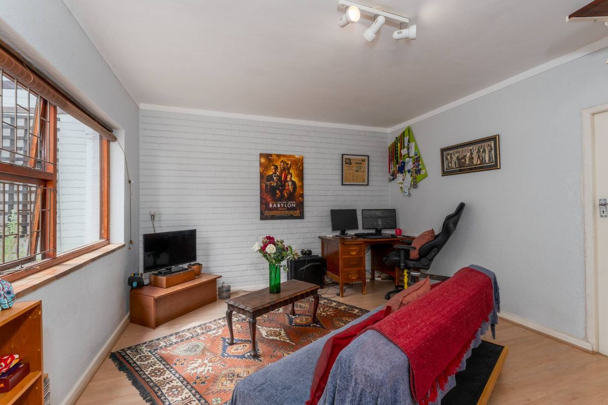 Pretty as a picture and neat as a pin, this brand new release is going to be your win! - Photo 2