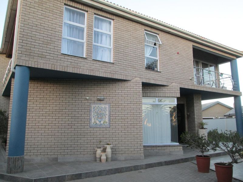 One of a kind! Delight your senses with the detail in this house  Not only provides this house shelter  but is definitely an extension of a family's lifestyle assisting with the venture towards quality of life             nsion of a family's lifestyle - Photo 2