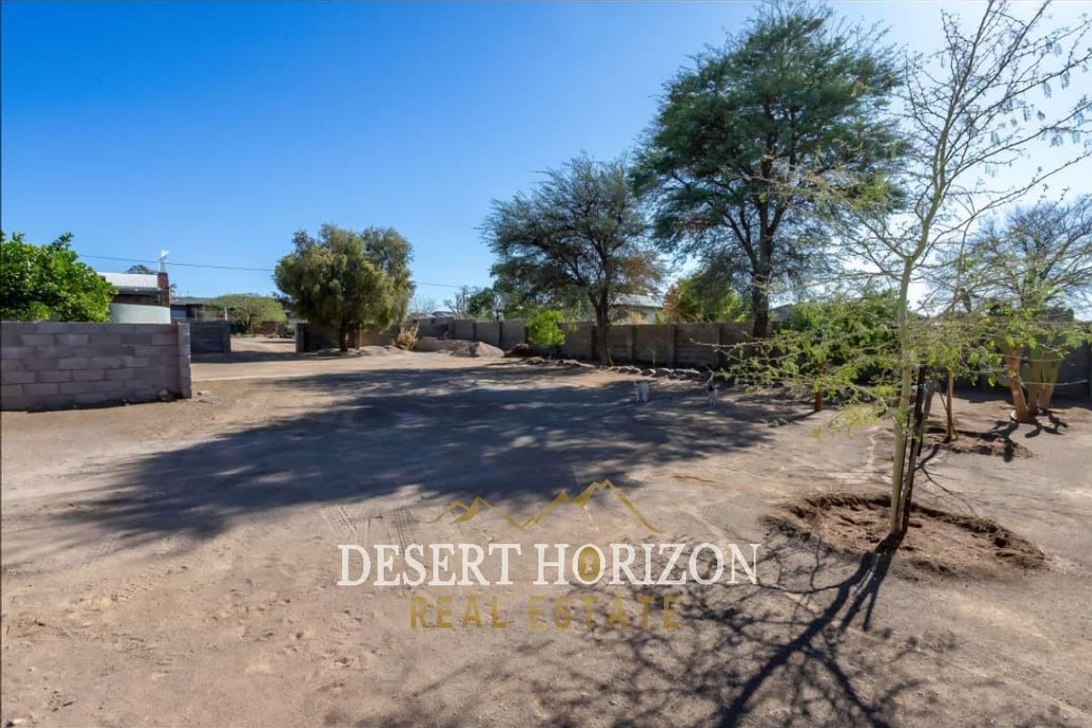 Karas Region, Keetmanshoop | Spacious Family Home with Flat - Photo 2