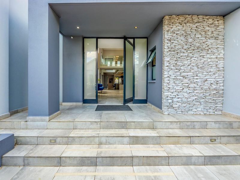 Exquisite Five Bedroom Family Home For Sale in Waterfall Country Village - Photo 3