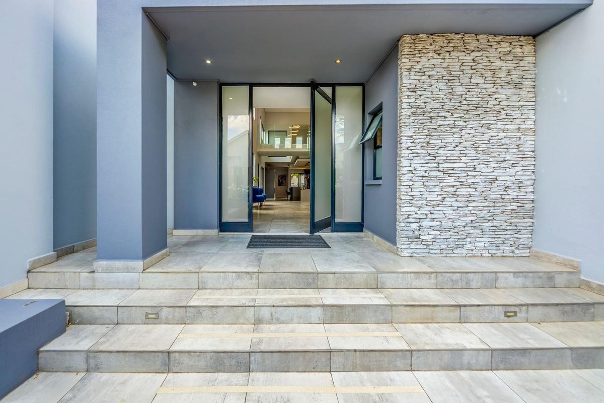 Exquisite Five Bedroom Family Home For Sale in Waterfall Country Village - Photo 3