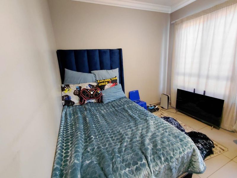Charming 2-Bedroom Apartment in Birchwood Village - Photo 9