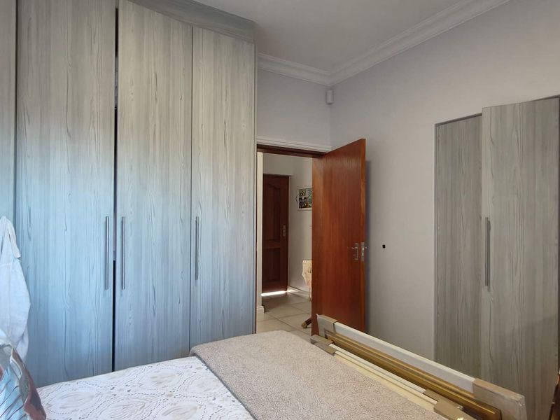 Neat double story home for sale with sea views - Photo 8