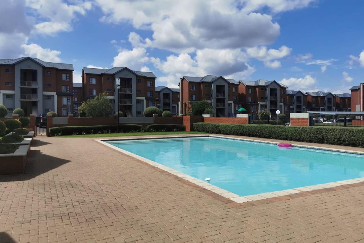 Modern 2-Bed Ground Floor Apartment with Private Garden — Prime Location Near Irene Mall - Photo 2