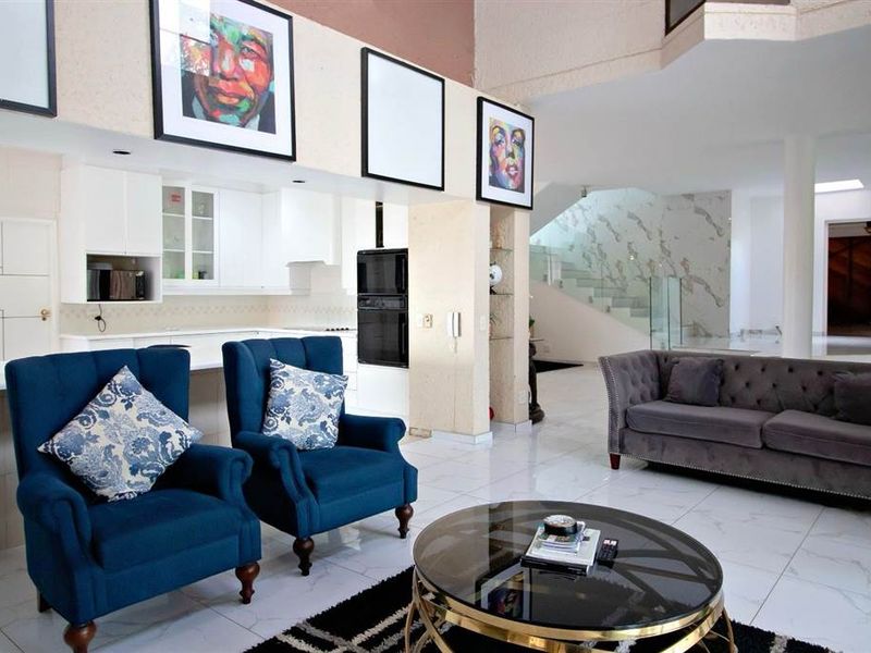 FURNISHED SPACIOUS HOME - Photo 4