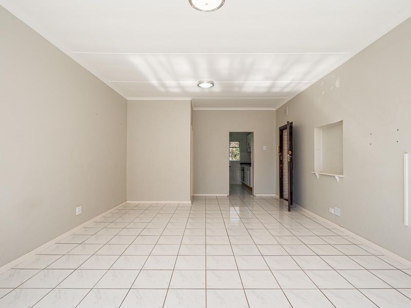 Spacious Second Floor Apartment in the Heart of Hillcrest - Photo 4