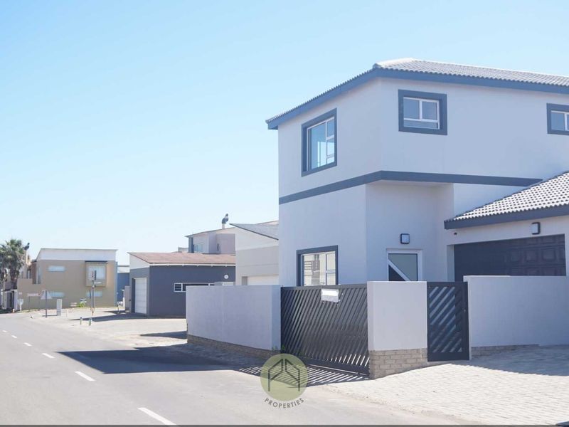 BRAND NEW 5 Bedroom House FOR SALE in Waterfront, Swakopmund - Photo 3