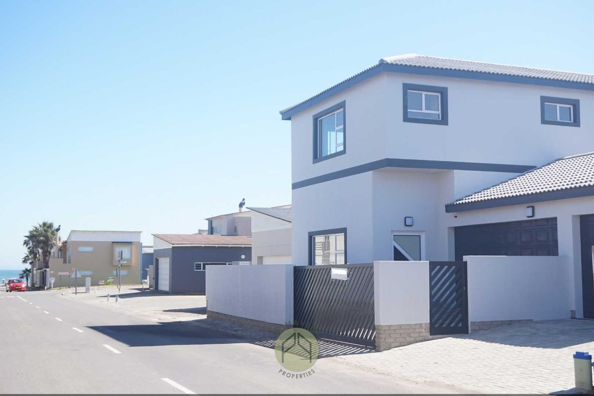 BRAND NEW 5 Bedroom House FOR SALE in Waterfront, Swakopmund - Photo 3