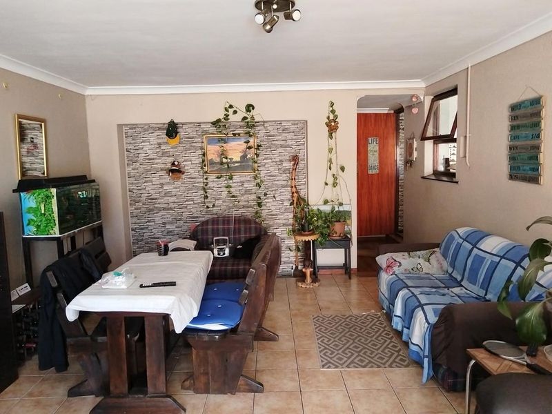 4 Bedroom House For Sale in Bothasig - Photo 8