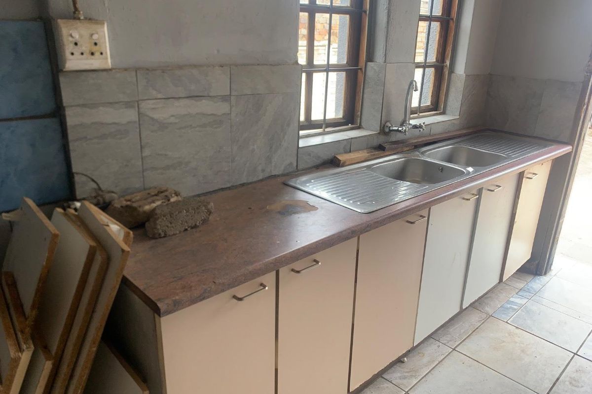 **Ideal Investment Opportunity: Fully Tenanted Property - Photo 2