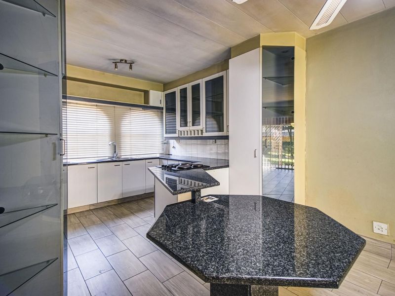 Secure living in the heart of Goedeburg! - Photo 6