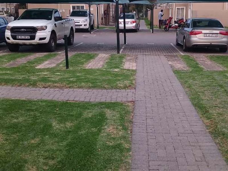 GROUND FLOOR UNIT - Photo 4