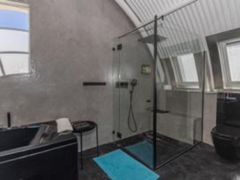 Stunning luxury penthouse in the heart of the CBD - Photo 6