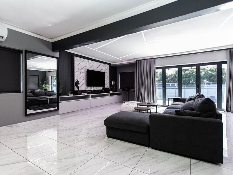 Prime Investment Meets Luxury Lifestyle - Photo 5