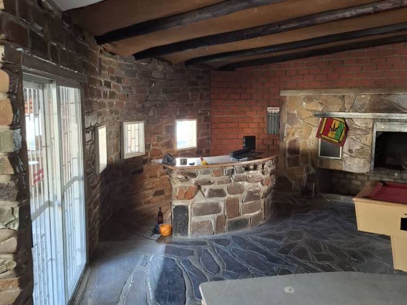 Ample Parking & Prime Location—Perfect for Your Business in Suiderhof - Photo 4