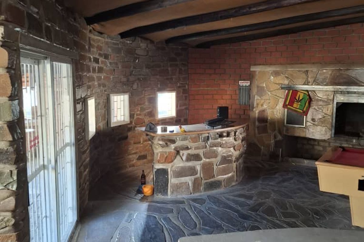 Ample Parking & Prime Location—Perfect for Your Business in Suiderhof - Photo 4