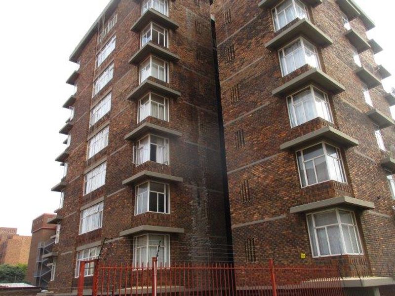 BACHELOR FLAT TO RENT IN SUNNYSIDE - Photo 2
