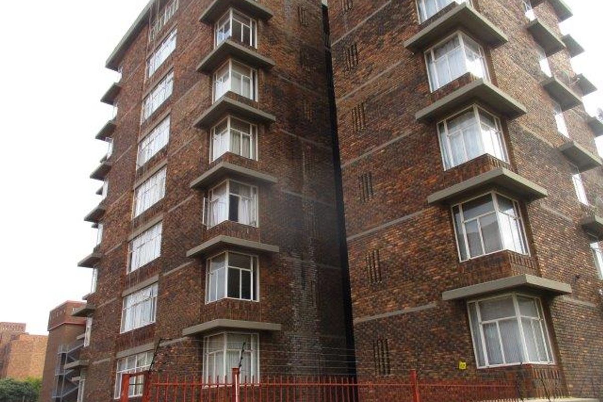 BACHELOR FLAT TO RENT IN SUNNYSIDE - Photo 2