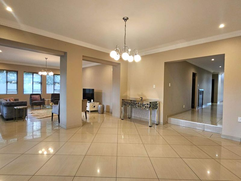 Spacious 5-bedroom home in Willow Acres Estate. - Photo 7