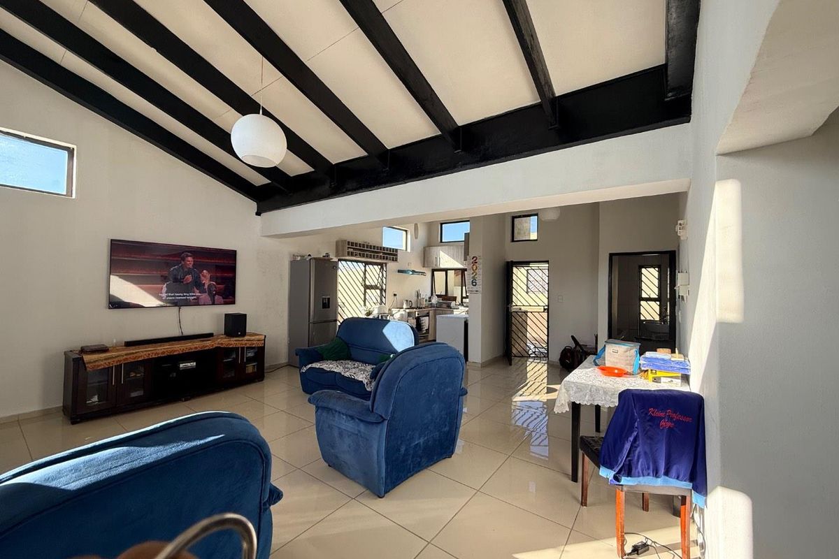 Free standing townhouse in Otjomuise for sale - Photo 2