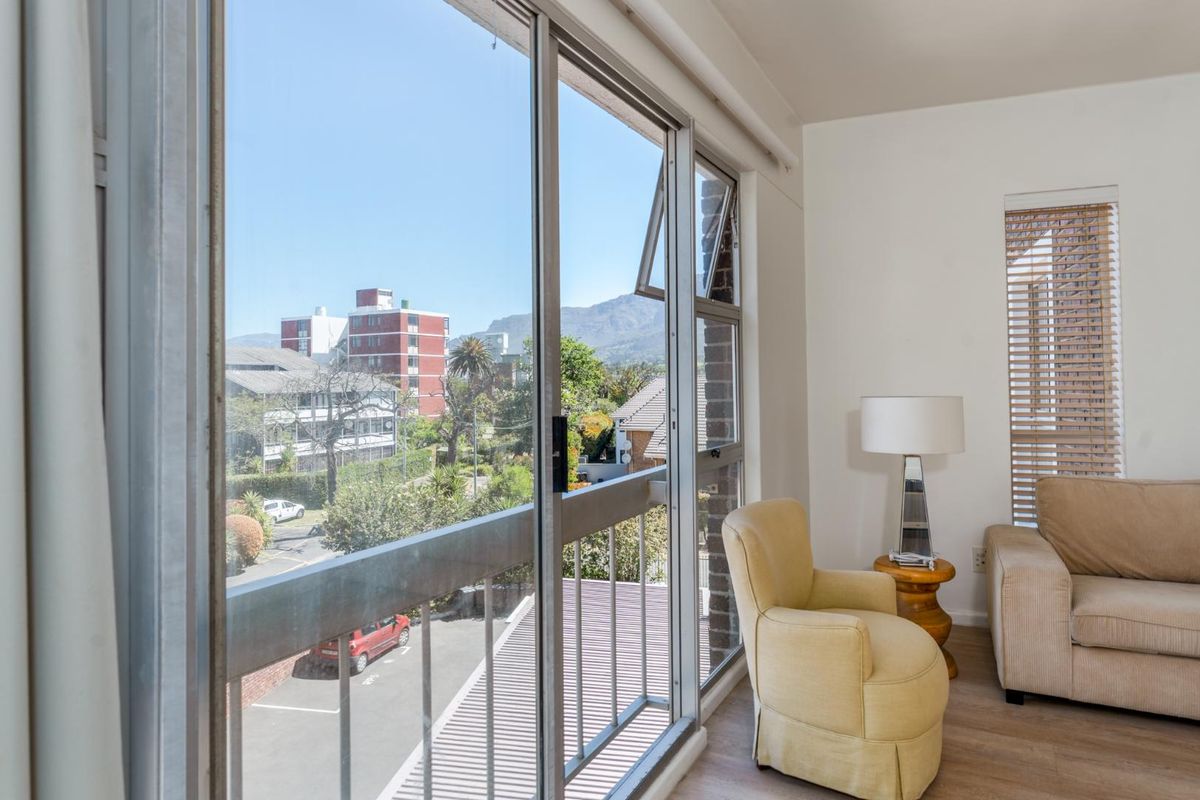 1 Bedroom Apartment with Mountain View - Photo 3